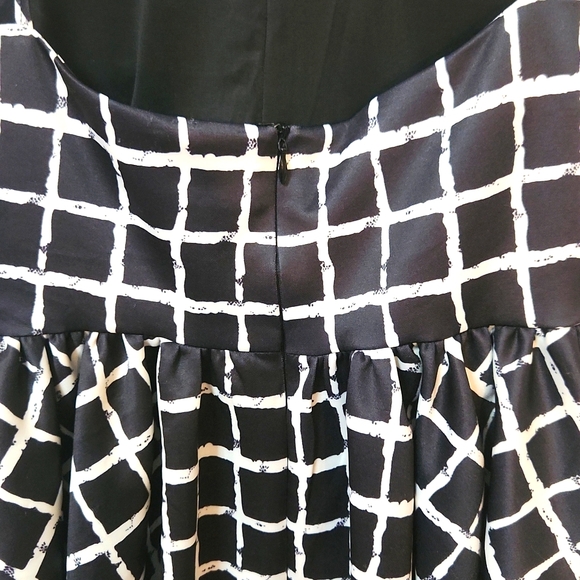 Black and White Checkard Peplum Backless Top - Picture 6 of 9